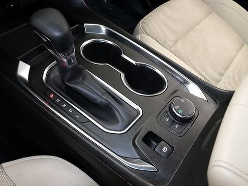 Used 2023 Chevrolet Traverse LS image 21