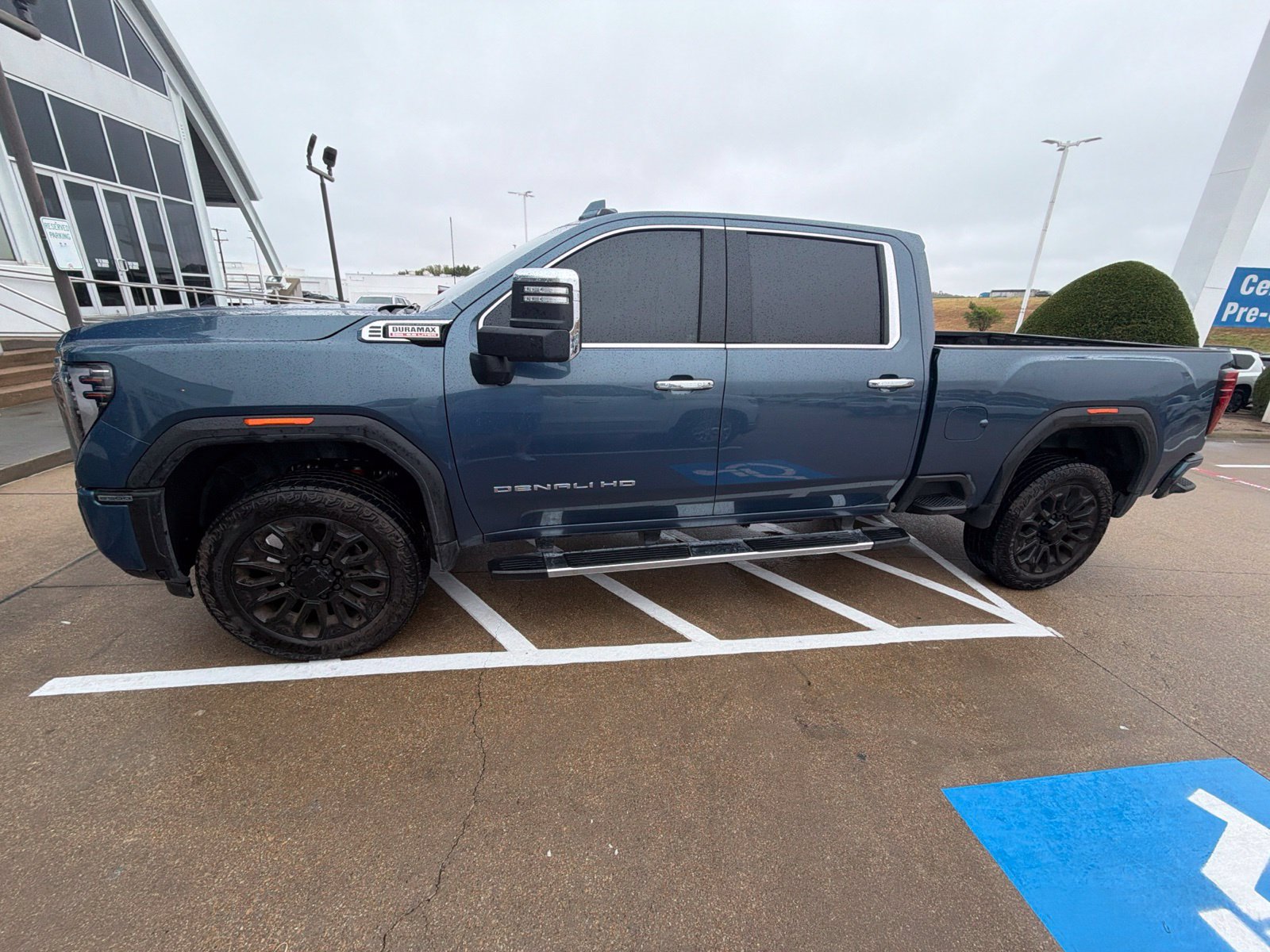 Used 2025 GMC Sierra 2500 Denali w/ Technology Package AWD/4WD image 9