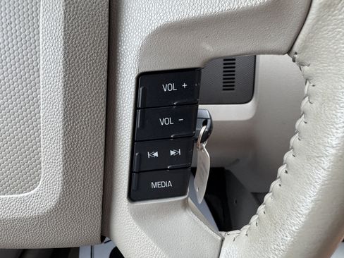 Used 2012 Ford Escape XLT AWD/4WD image 16