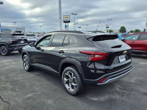 New 2025 Chevrolet Trax LT w/ LT Convenience Package FWD image 6