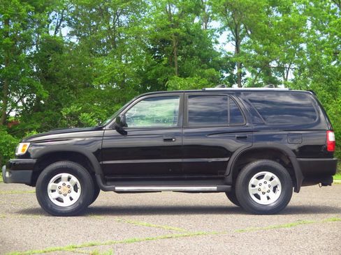 Used 1999 Toyota 4Runner SR5 AWD/4WD image 2