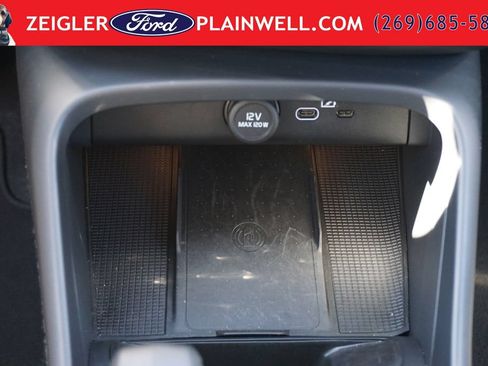 Used 2024 Volvo XC40 B5 Core AWD/4WD image 27