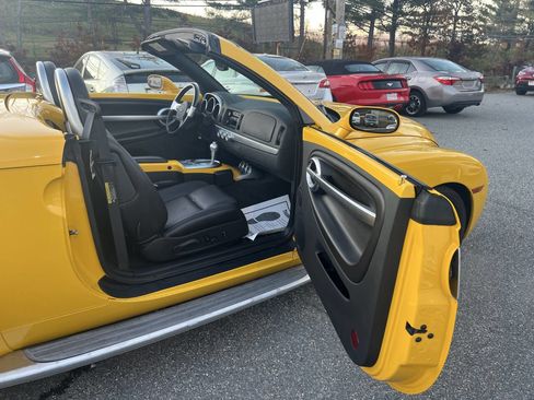 Used 2004 Chevrolet SSR w/ Preferred Equipment Group image 9