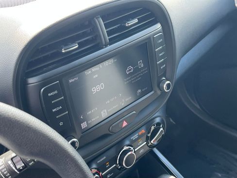 Used 2025 Kia Soul LX w/ LX Technology Package FWD image 20