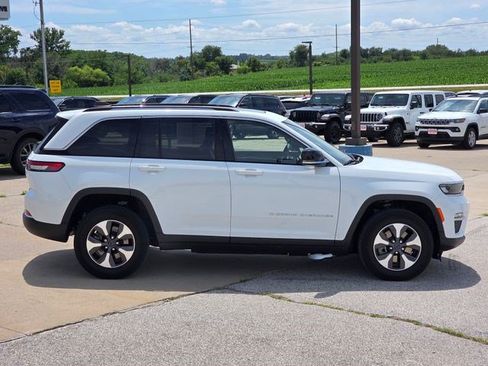 Used 2022 Jeep Grand Cherokee Limited 4xe AWD/4WD image 9
