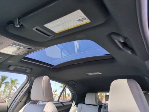 Used 2023 Lexus UX 250h FWD image 24