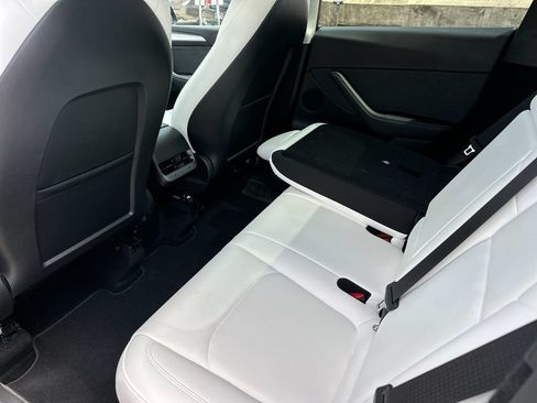 Used 2024 Tesla Model Y Long Range RWD image 9
