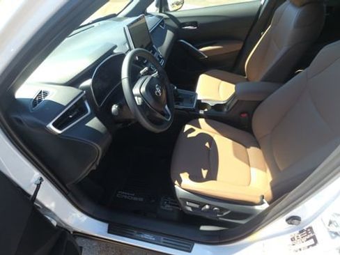 Used 2026 Toyota Corolla Cross XLE image 13