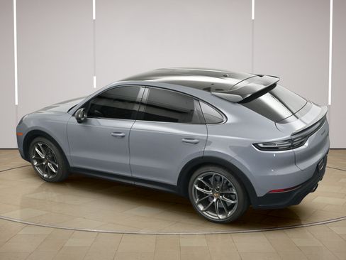 Certified 2022 Porsche Cayenne Turbo GT AWD/4WD image 35