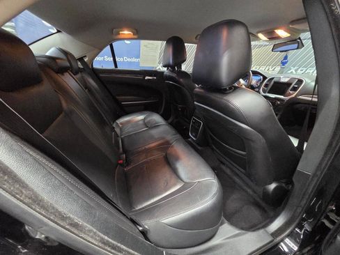 Used 2018 Chrysler 300 Touring L AWD/4WD image 27