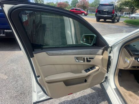 Used 2010 Mercedes-Benz E 350 4MATIC Sedan image 17