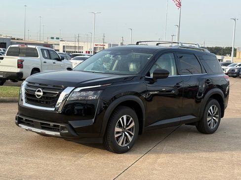 New 2025 Nissan Pathfinder SL image 5
