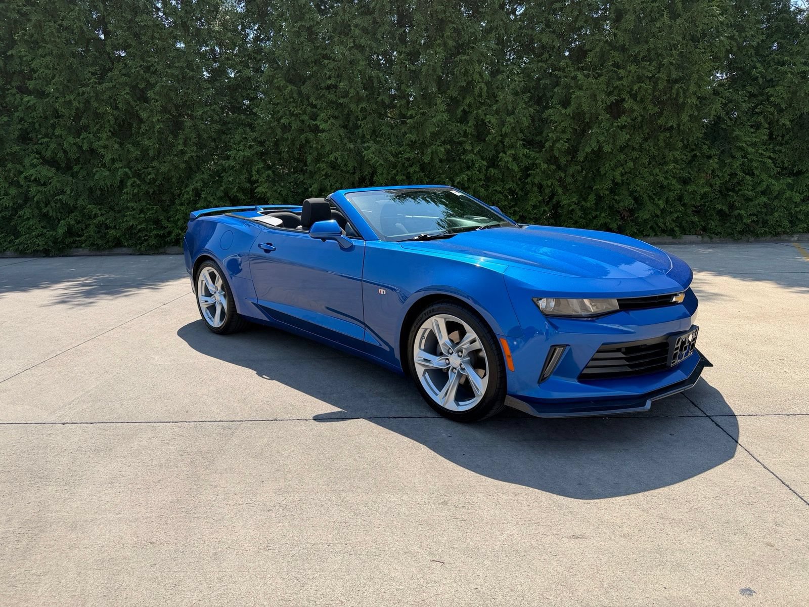 Used 2018 Chevrolet Camaro LT RWD image 2