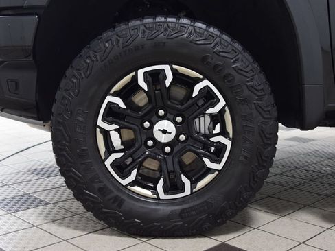 Used 2024 Chevrolet Silverado 1500 ZR2 w/ Technology Package AWD/4WD image 27