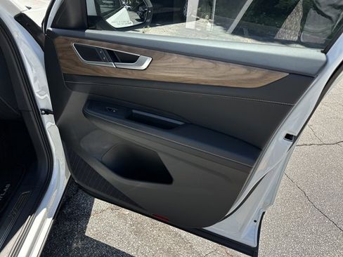 Used 2024 Volkswagen Atlas SE FWD image 17
