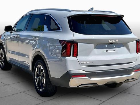 Used 2025 Kia Sorento S w/ Panoramic Sunroof Package FWD image 12