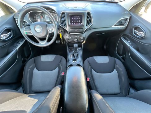 Used 2019 Jeep Cherokee Latitude w/ Popular Appearance Group image 15