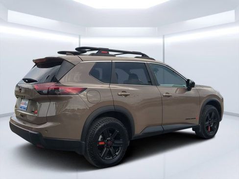 Used 2025 Nissan Rogue SV AWD/4WD image 3