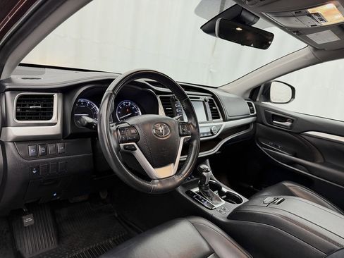 Used 2019 Toyota Highlander XLE AWD/4WD image 8