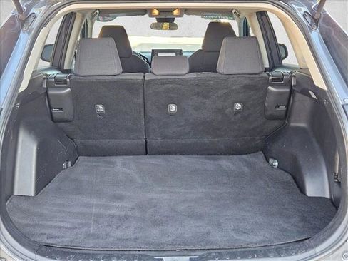 Used 2021 Toyota RAV4 LE image 6