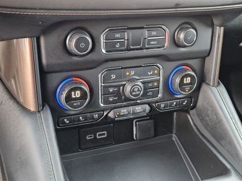 Used 2021 Chevrolet Suburban High Country AWD/4WD image 27