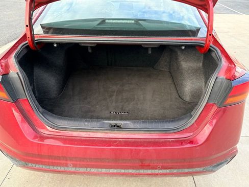 Used 2024 Nissan Altima 2.5 SV image 12