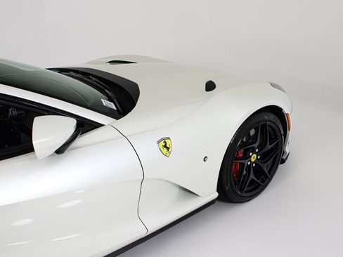 Used 2020 Ferrari 812 Superfast RWD image 11