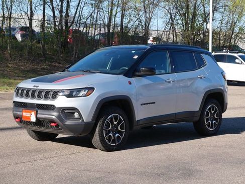 Used 2025 Jeep Compass Trailhawk AWD/4WD image 2