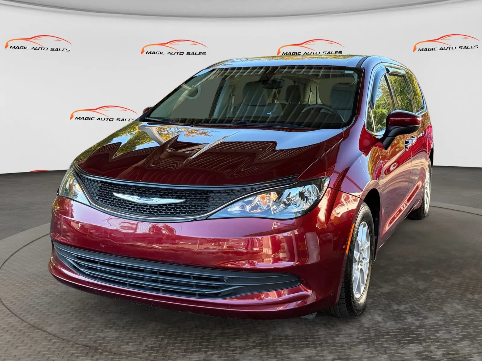 Used 2017 Chrysler Pacifica LX FWD image 1