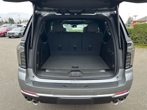 New 2026 Chevrolet Suburban Premier image 24