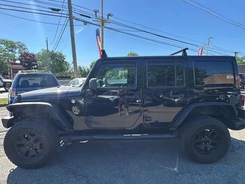 Used 2016 Jeep Wrangler Unlimited Sahara AWD/4WD image 6