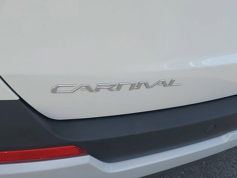 New 2026 Kia Carnival EX image 28