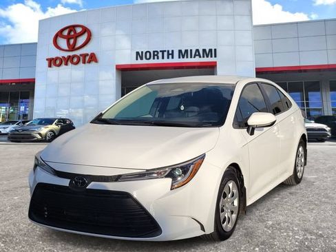 Used 2025 Toyota Corolla LE FWD image 2