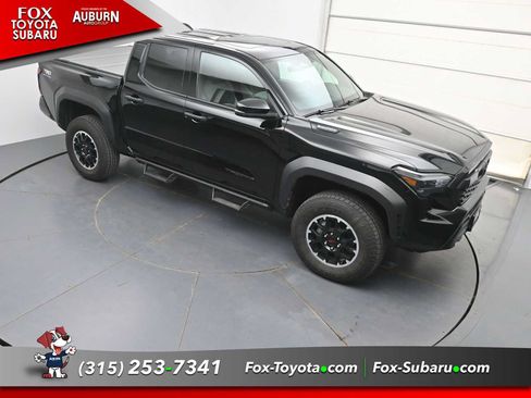 Used 2025 Toyota Tacoma TRD Off-Road AWD/4WD image 32