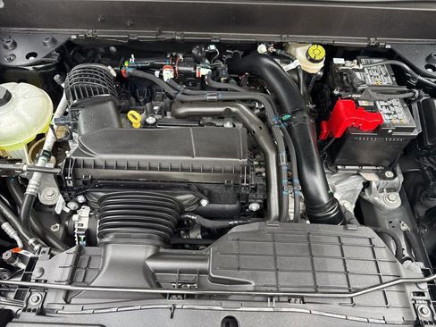 Used 2025 Ford Maverick Lobo image 32