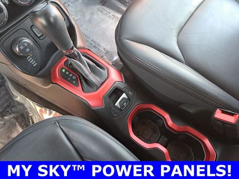 Used 2017 Jeep Renegade Trailhawk w/ Premium Trailhawk Package image 28