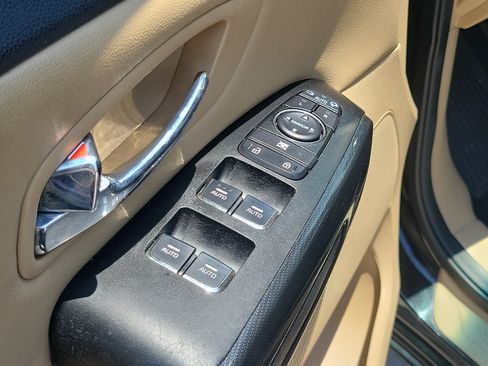 Used 2016 Kia Sedona EX FWD image 16