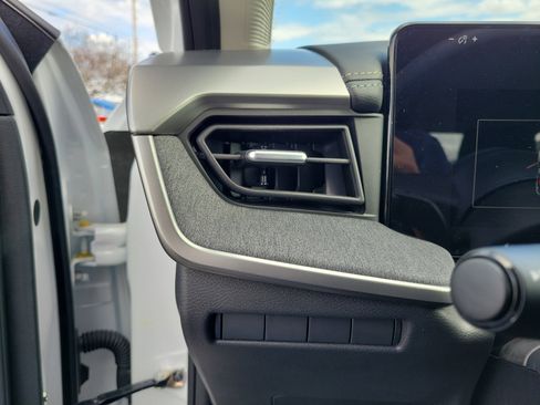 Certified 2025 Nissan Kicks SV w/ Charging Package image 21