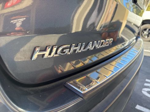 Used 2017 Toyota Highlander AWD V6 image 40