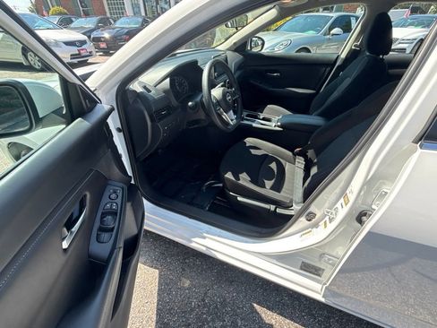 Used 2024 Nissan Sentra SV FWD image 12