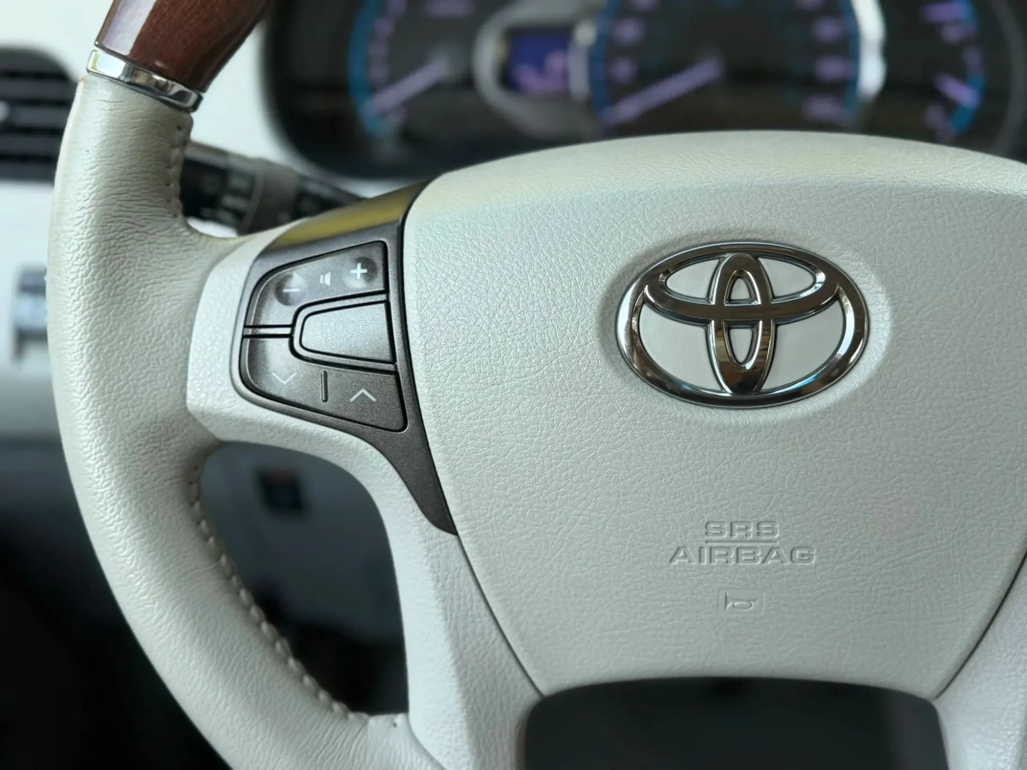 Used 2011 Toyota Sienna Limited w/ Premium Pkg FWD image 42