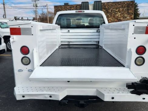 Used 2011 Ford F250 XL w/ XL Value Pkg image 7