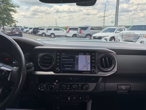 Used 2022 Toyota Tacoma TRD Sport AWD/4WD image 21