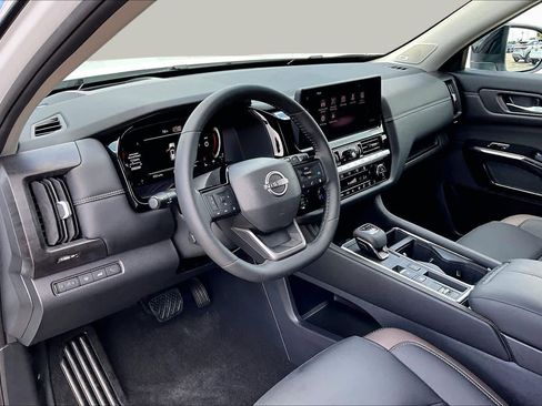 Used 2026 Nissan Pathfinder Platinum w/ Cargo Package FWD image 18