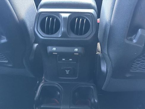 Used 2024 Jeep Wrangler Unlimited Rubicon w/ Technology Group image 16