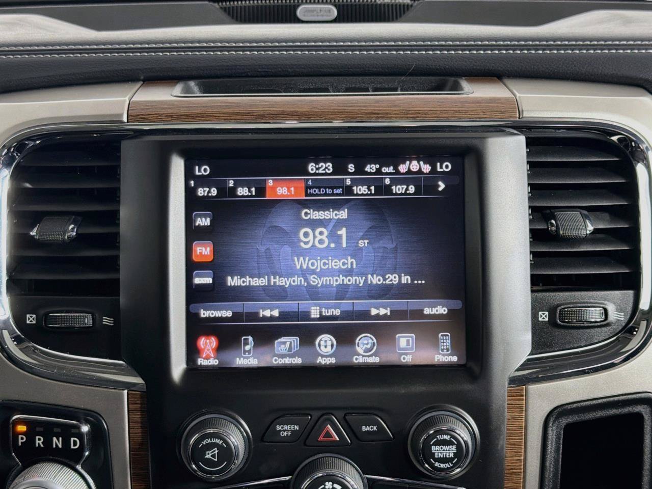 Used 2017 RAM 1500 Laramie w/ Convenience Group AWD/4WD image 15