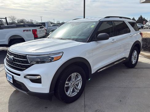 Used 2021 Ford Explorer XLT w/ Equipment Group 202A image 3