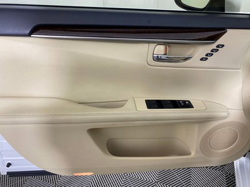 Used 2015 Lexus ES 350 image 11