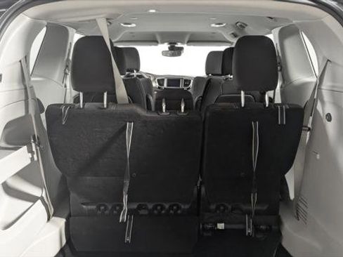 Used 2023 Chrysler Voyager LX image 18