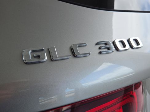 Certified 2022 Mercedes-Benz GLC 300 image 37